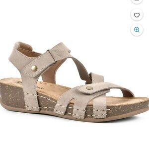 White Mountain Footbeds Fair Suede Ankle Wedge Velcro Closure Size 7